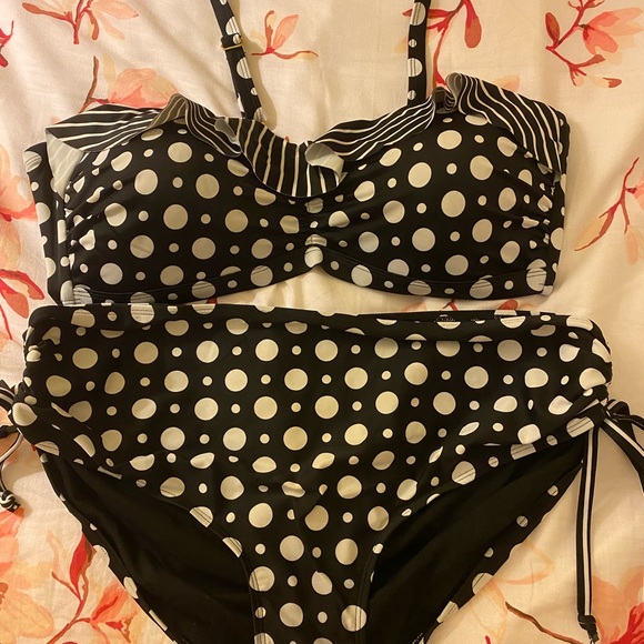Two piece woman polka dot bathing suit 👙 - Picture 6 of 6